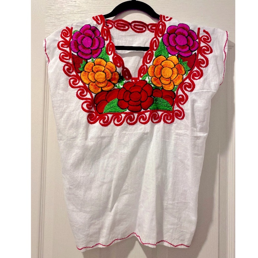 Hand Embroidered Blouse - M - Made in Mexico